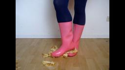 Jana crush with her shiny pink rubber boots bread trailer