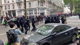 Clashes between demonstrators and police began at the May Day rally in Lyon