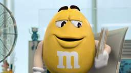 Crispy M&M's Commercial - Fans (2015)