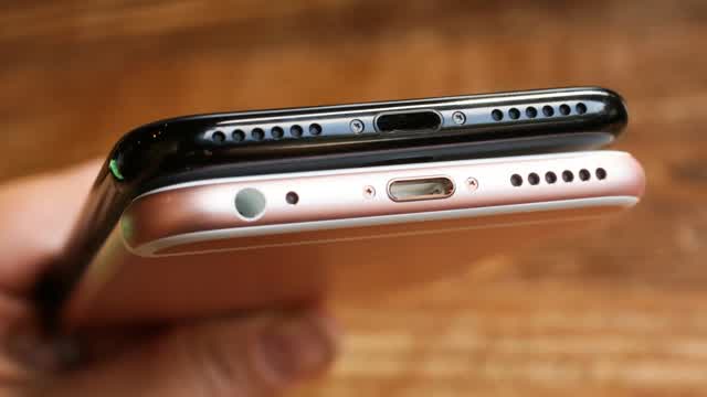 Why iphones should have a headphone jack