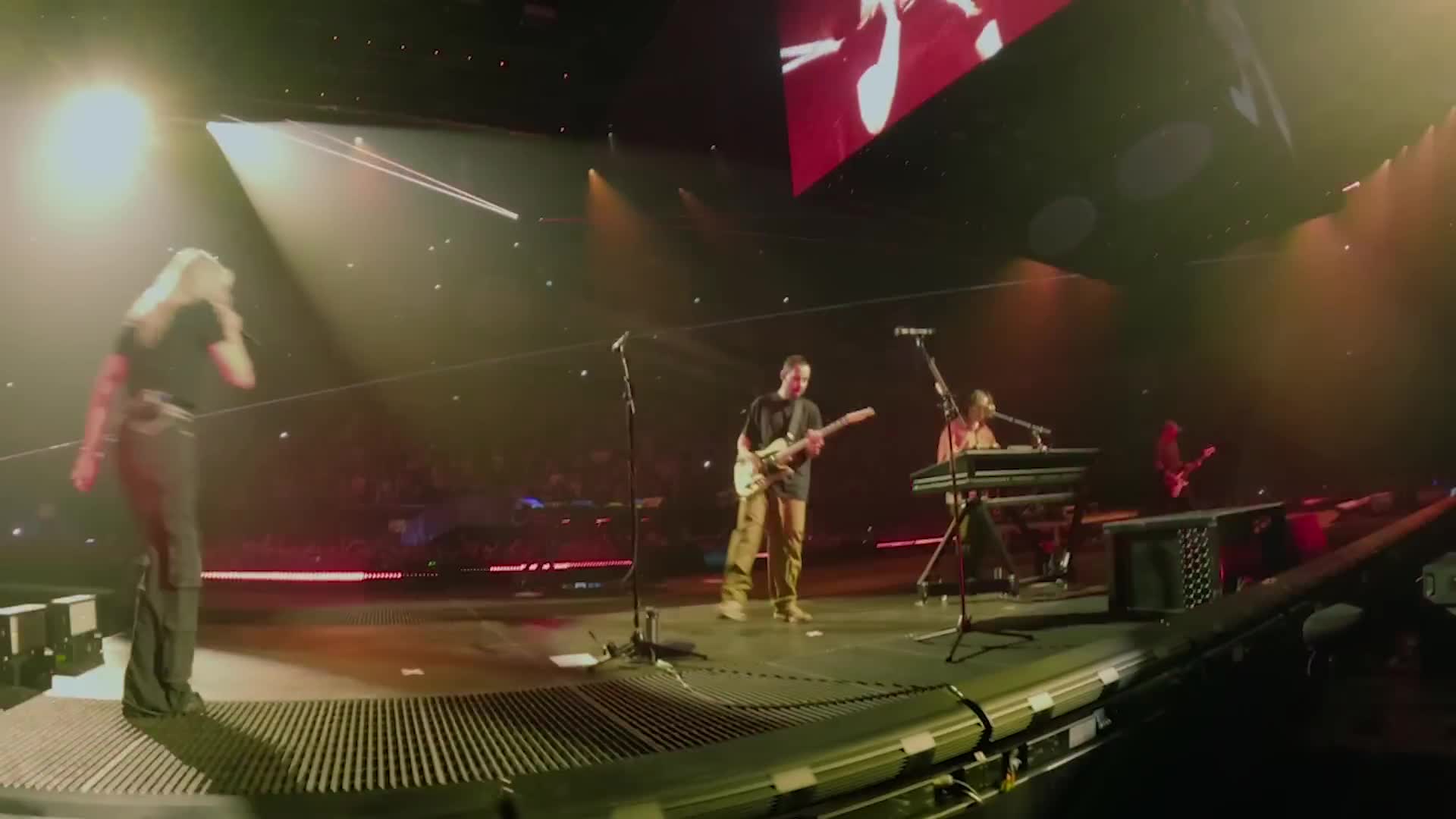 Linkin Park - Heavy Is the Crown (OFFICIAL LIVE VIDEO)