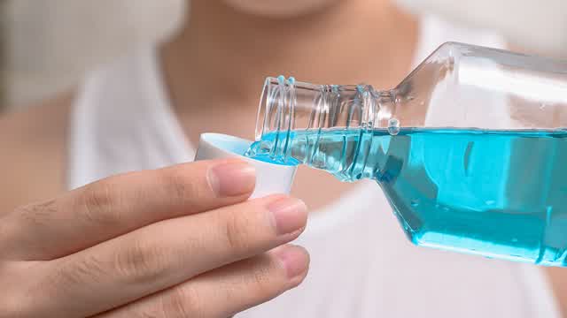 Things To Consider When Using and Choosing A Mouthwash