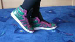 Jana shows her Adidas Top Ten Hi snake green and pink