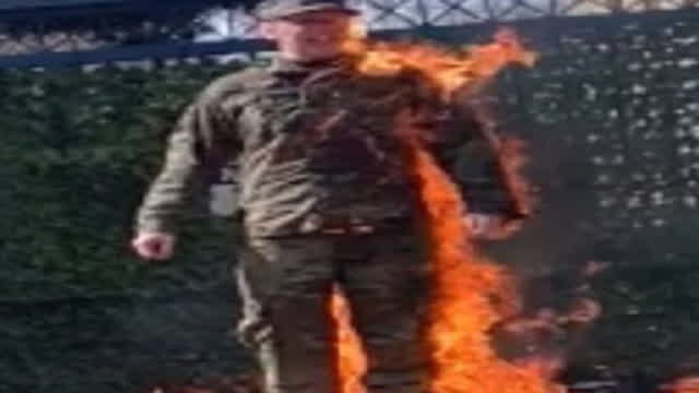 Retard US Airman burns himself over Palestine