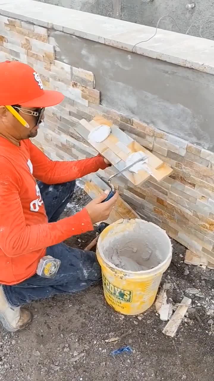 instalación de piedra en muro de pools_HD