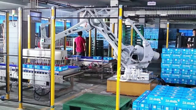 What is a robot palletizer? #packingmachine #foryou #factory #packaging #automation #robot
