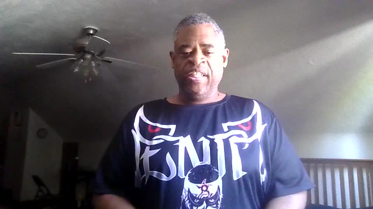 My twin keeps bring up the bully he worship! My twin keeps bring up the bully he worship!