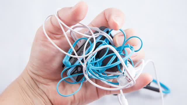 How To Untangle Headphones