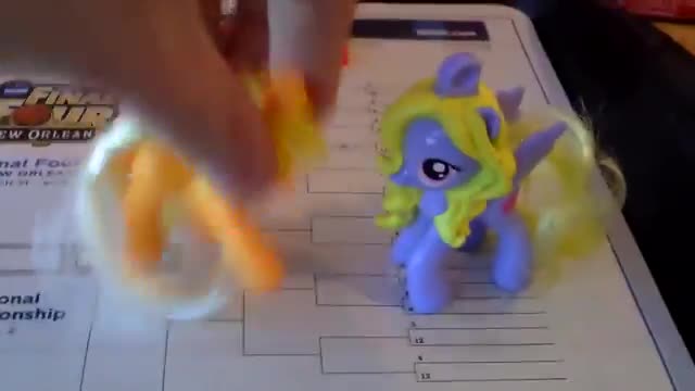 (cringe) Unboxing of 2012 My Little Pony toys at McDonalds